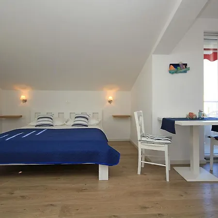 Ema Near Apartament Makarska