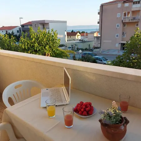 Apartment Ema Near Makarska