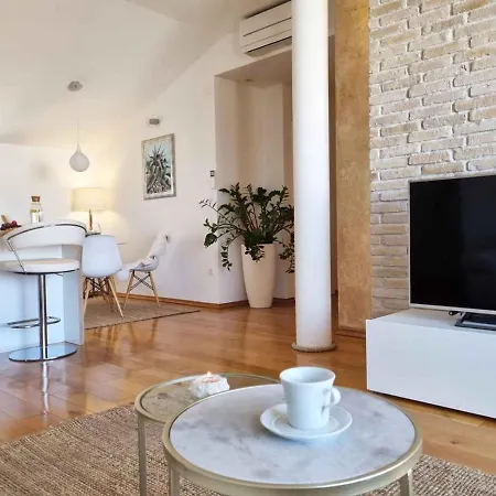 Apartament Ema Near *